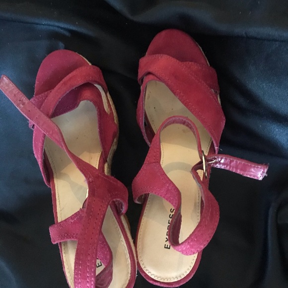 Express red wedges size 9 - Picture 3 of 7